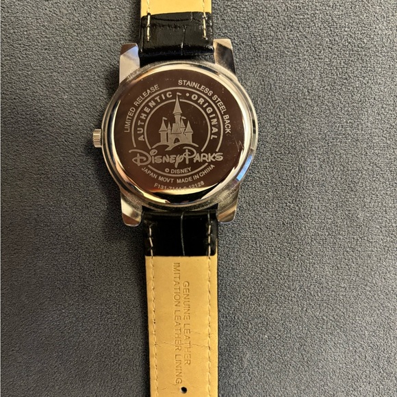 Limited Edition Disney Mickey Mouse Retro Men’s Watch - Picture 5 of 5